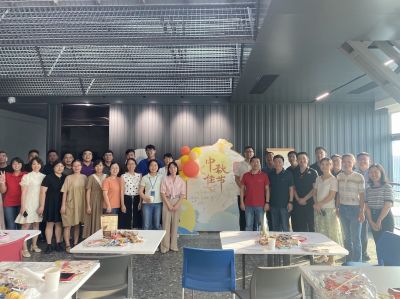 望天上明月 寄人世团圆，，，，，，在富厚多彩的活动中欢度中秋