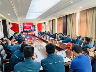 2003网站太阳集团医药组织第八期总司理念书会