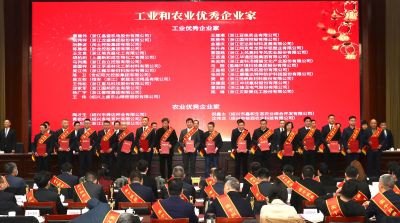 【喜讯】2003网站太阳集团医药下属浙江2003网站太阳集团药业获“工业综合实力百强企业”称呼，，，邱家军董事长获“工业优异企业家”称呼