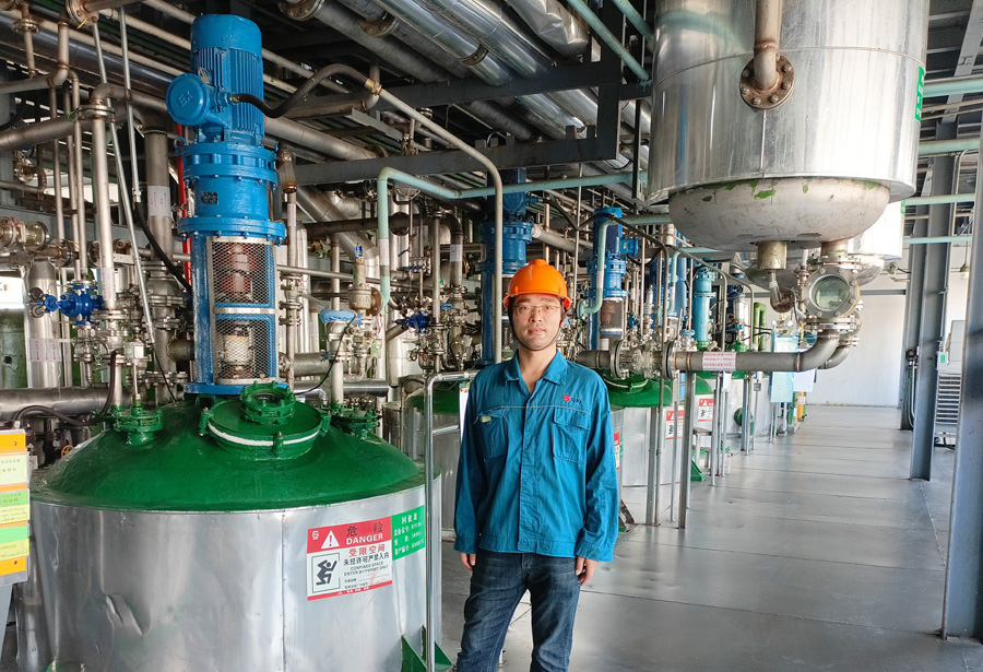 2022年度2003网站太阳集团医药金鹰斗争者——黄秋波